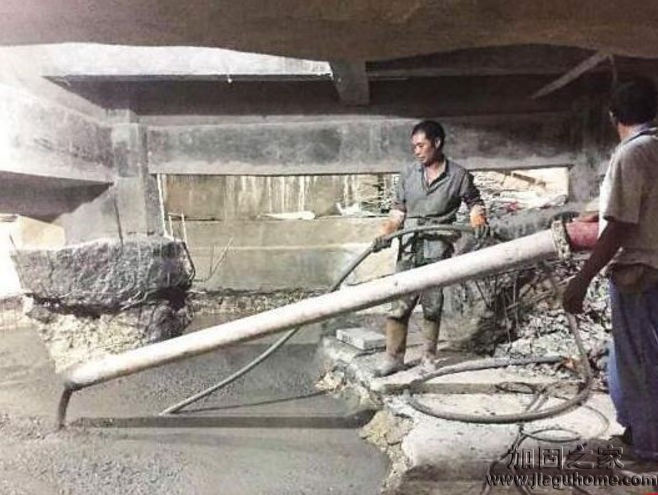 廈門一輪胎店私挖地下室已回填加固，老板不爽被抹黑