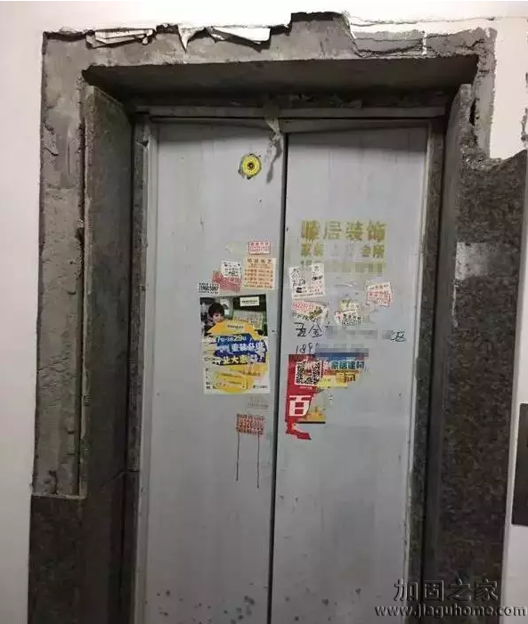 大媽用杯子擋電梯致電梯爆炸，電梯應(yīng)如何加固？