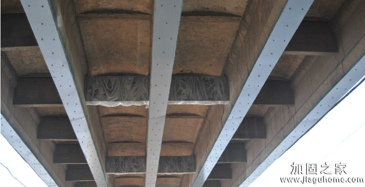 施工期間，為什么在鋼柱總是受到壓縮時(shí)，在混凝土柱中加鋼筋？