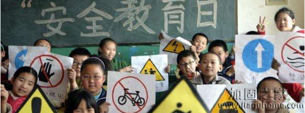 尿停電梯男孩恢復(fù)，電梯安全意識是最大的隱患。