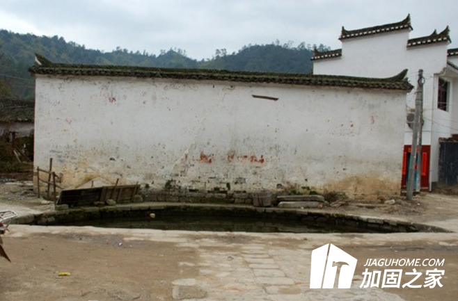 擋墻受流失沖刷發(fā)生傾斜，擋墻加固施工怎么做？