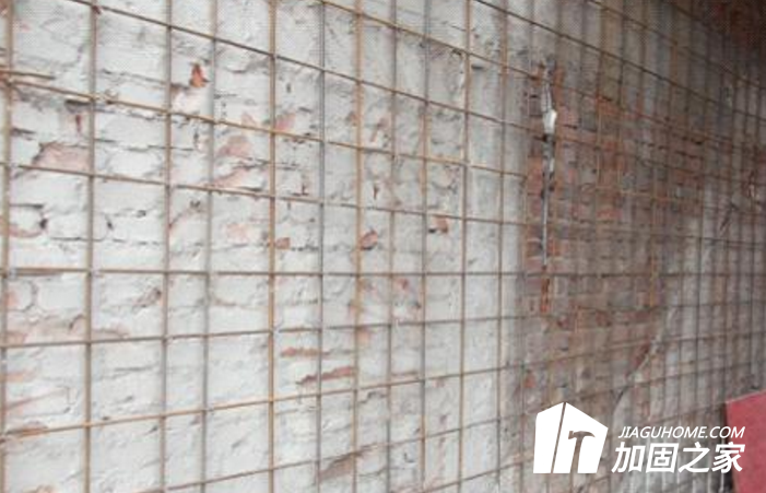 板墻加固，加固中的戰(zhàn)斗機