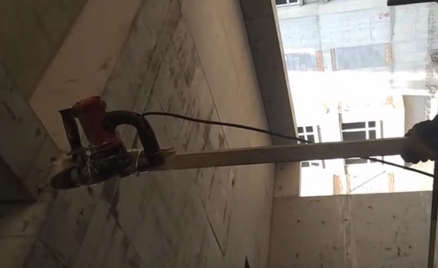 實拍農(nóng)村小伙工地植筋，自制的工具亮啦