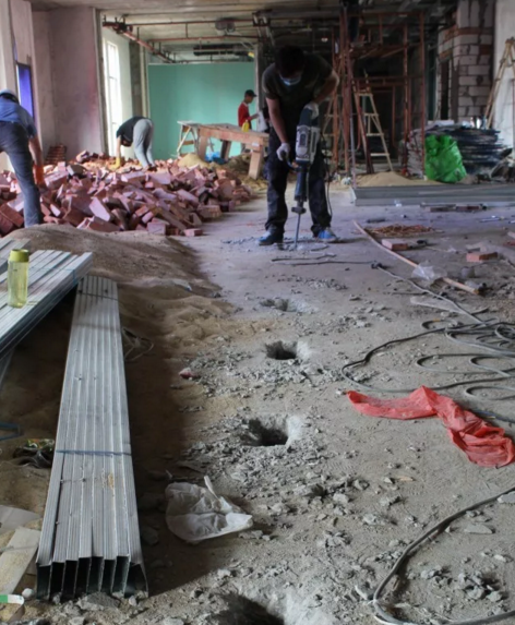 樓板開洞，方便混凝土澆筑