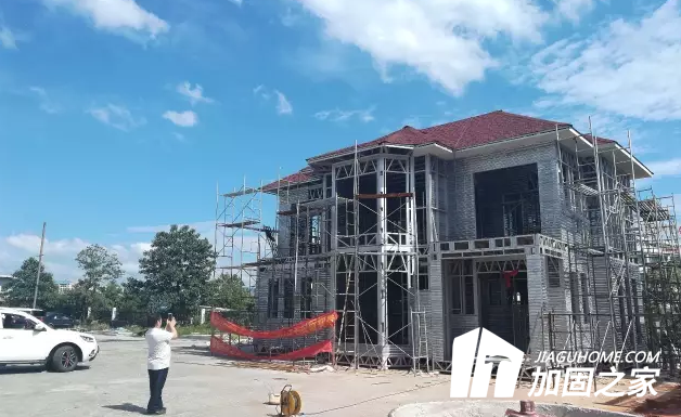 建筑模板師傅表示輕鋼別墅免拆模板要這樣裝！