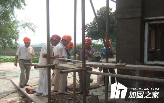 蓬安工地塔吊斷裂，加固施工現(xiàn)場如何確保安全