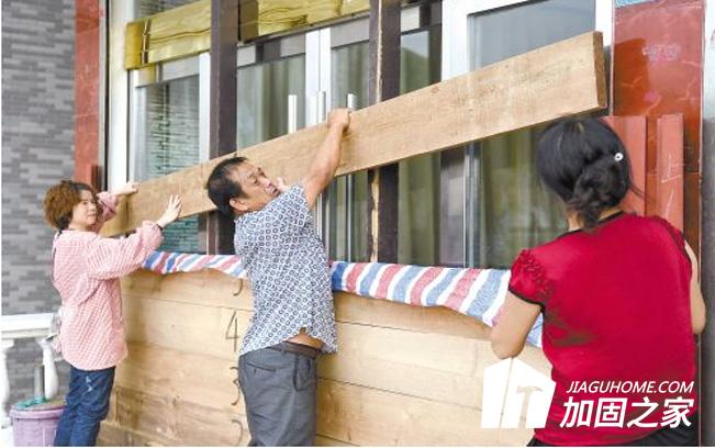 房屋因?yàn)槭裁丛蛐枰龆ㄆ跈z查房屋鑒定，還是因?yàn)榉课堇匣? width=