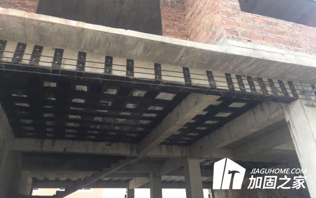 在房屋加固時(shí)，碳纖維加固和粘鋼加固應(yīng)該如何選擇?