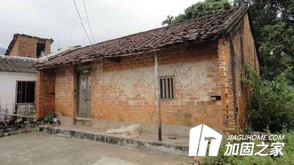 房屋安全鑒定公司一經(jīng)確認(rèn)的危險房屋，房屋使用人該如何處理?