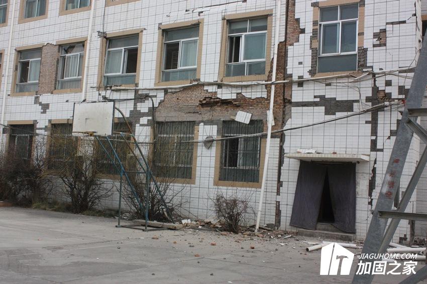 車輛肇事導(dǎo)致房屋損壞應(yīng)采取哪些途徑？