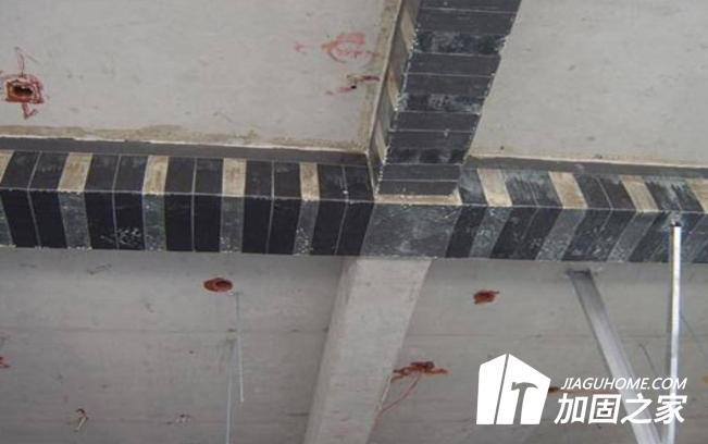 在結(jié)構(gòu)加固補(bǔ)強(qiáng)中，如何保證結(jié)構(gòu)穩(wěn)定的?