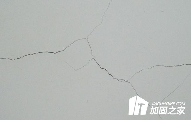 墻面產(chǎn)生裂紋的原因以及修補方法