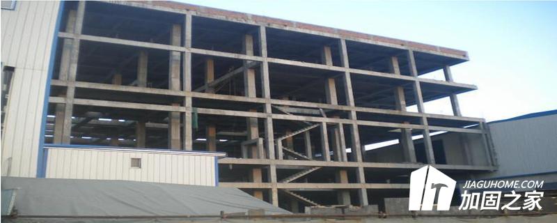 房屋出現(xiàn)下列情形危及使用安全的，需要進(jìn)行房屋安全鑒定