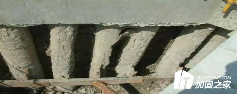 坑外堆土，導致支撐失效