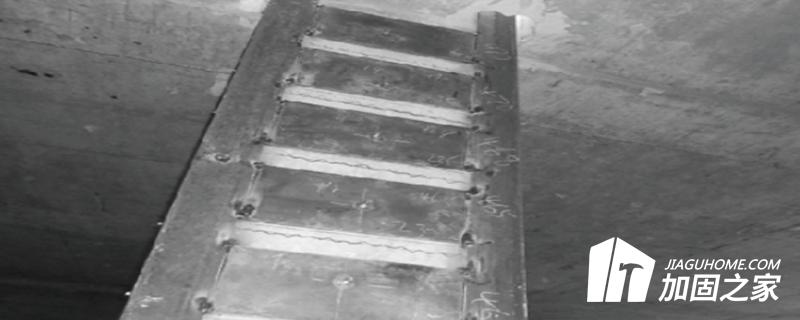 外粘型鋼加固中，綴板的作用是什么?