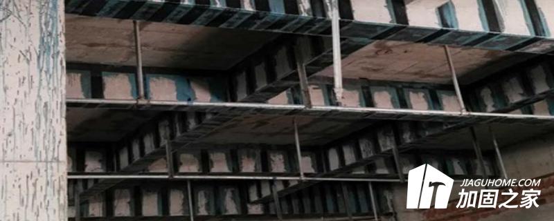 采用碳纖維布如何粘貼，才能對(duì)砌體結(jié)構(gòu)起到相應(yīng)的抗震加固效果呢?