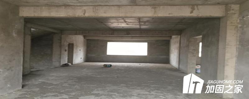 在下列情況下，應(yīng)進(jìn)行房屋結(jié)構(gòu)綜合安全性鑒定