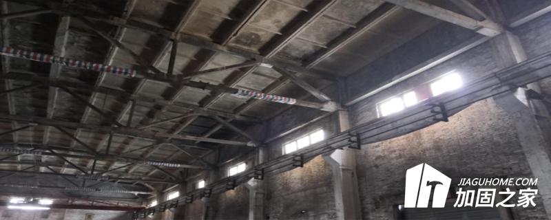 由于建筑的使用年限需要加固