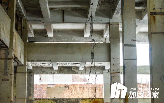 鋼筋混凝土柱開(kāi)裂露筋怎么加固?