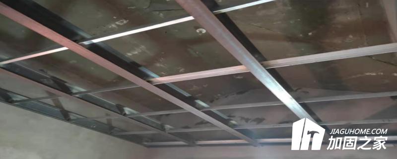 鋼結(jié)構(gòu)構(gòu)件有下列現(xiàn)象之一者，應(yīng)評定為危險(xiǎn)點(diǎn)