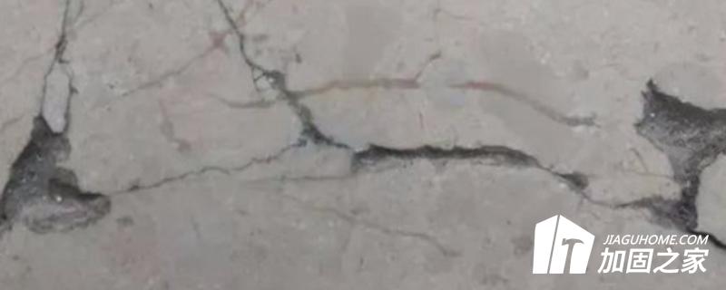 水泥怎么會(huì)出現(xiàn)裂痕?