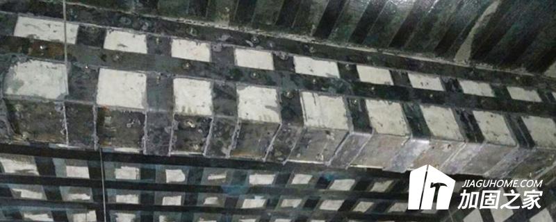 原構造為適筋構件，則加固構造的損壞形狀可分為如下三種狀況