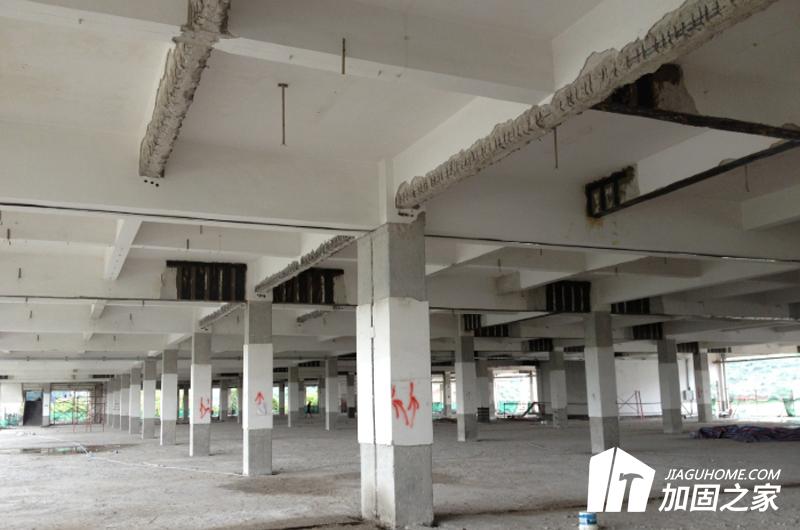 別墅構(gòu)件的荷載不足，采用的別墅結(jié)構(gòu)改造加固方法