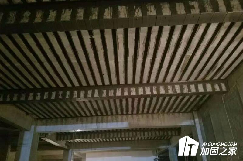 根據(jù)樓板的鑒定報(bào)告來制定加固方案