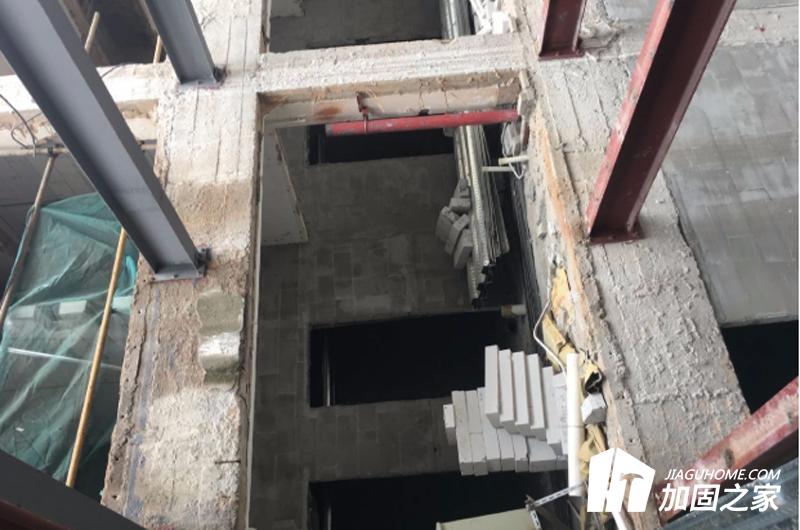 確定加固方案前，應(yīng)搜集下列資料