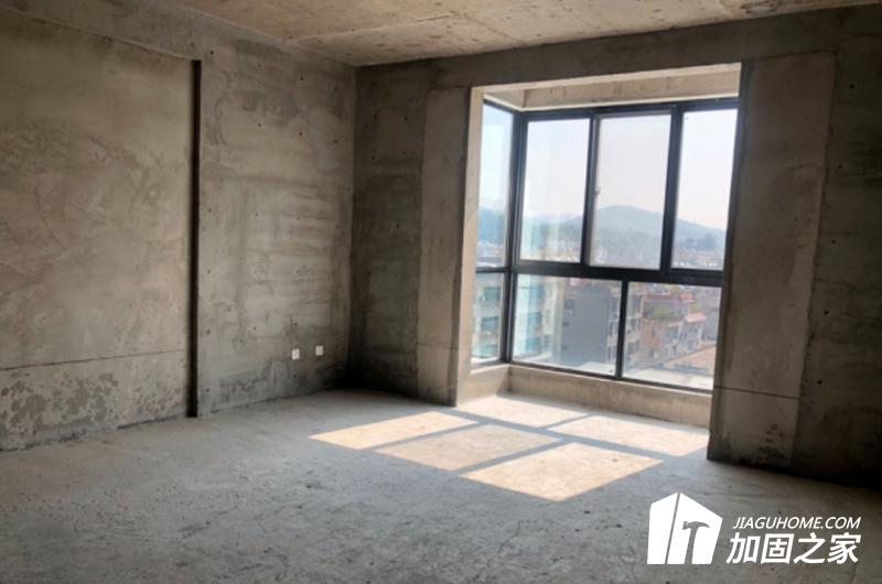 根據(jù)老房的現(xiàn)狀，選擇合適的加固方法