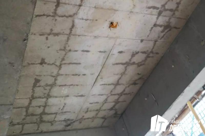 化學反應引起的裂縫