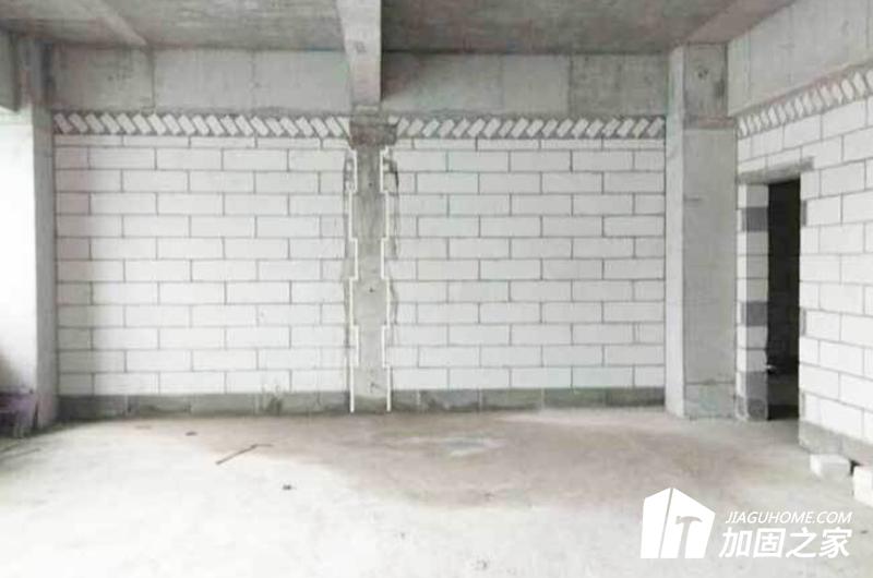 做好現(xiàn)澆板的養(yǎng)護(hù)工作，是保證混凝土強(qiáng)度、防治裂縫產(chǎn)生的重要環(huán)節(jié)之一。