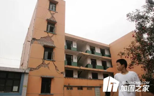 學(xué)?？拐鹦阅転楹稳绱耸苤匾?？