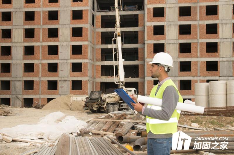 根據施工現場的實際情況做出應對方案