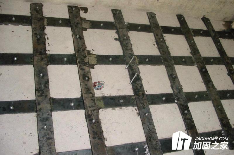 粘鋼加固如何進行加壓操作？