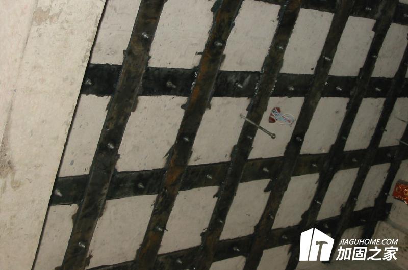 粘鋼加固如何進(jìn)行加壓操作？