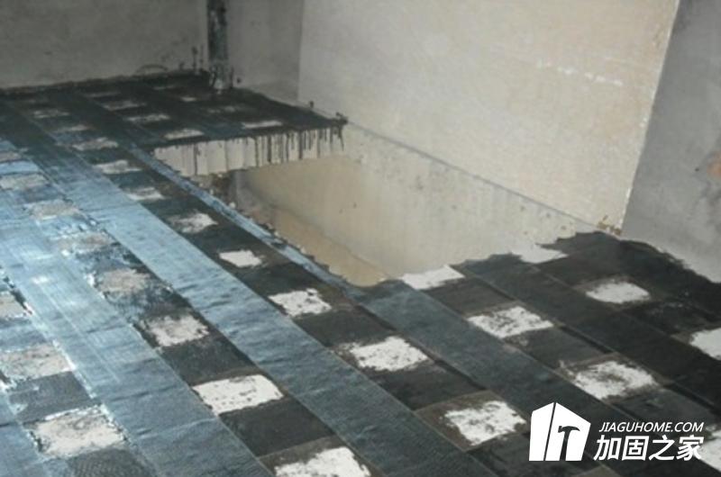 現(xiàn)澆樓板開(kāi)洞運(yùn)用碳纖維加固和粘鋼加固