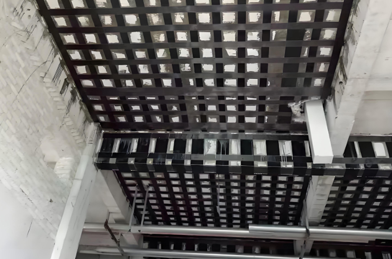 碳纖維加固后的房屋需要等待至少7天的加固層養(yǎng)護時間