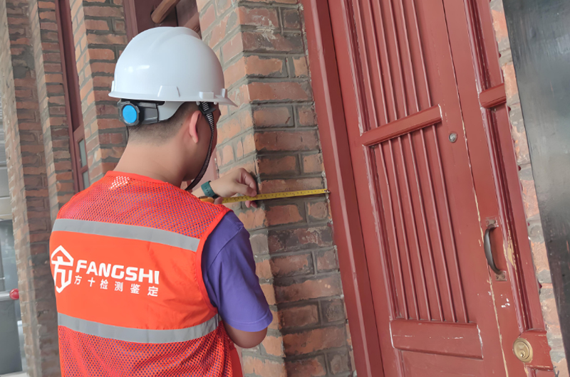 周邊房屋施工，施工前后做好安全檢測