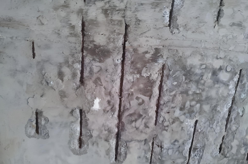 鋼筋銹蝕引起的裂縫。