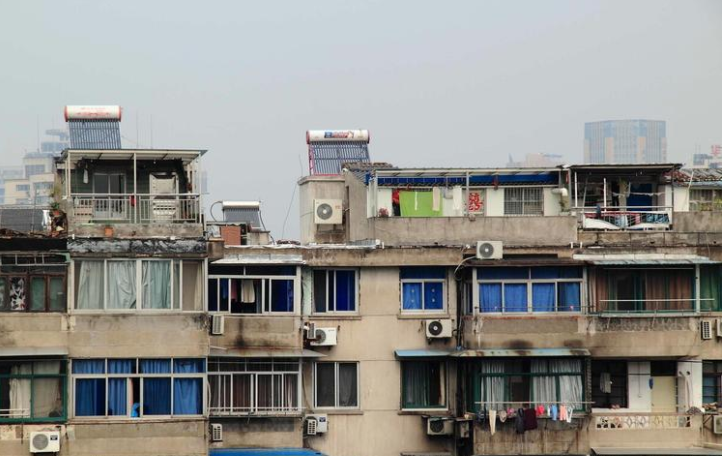 老破小的樓房有出路了，讓居民原地?fù)Q上新房成今年城市更新的熱詞