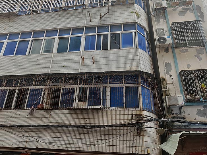 ?？诎藢臃课輧A斜扶正加固