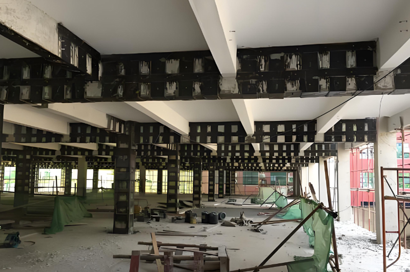 抗震加固為建筑穿上“防震鎧甲”